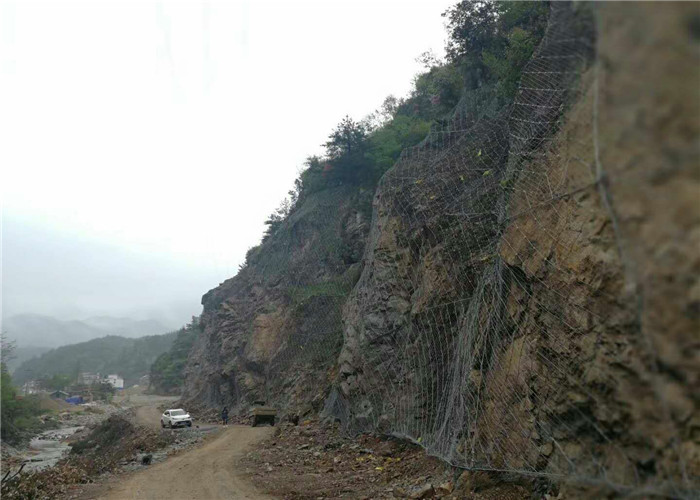夏季多雨,如何防止山體滑坡等自然災害的發生